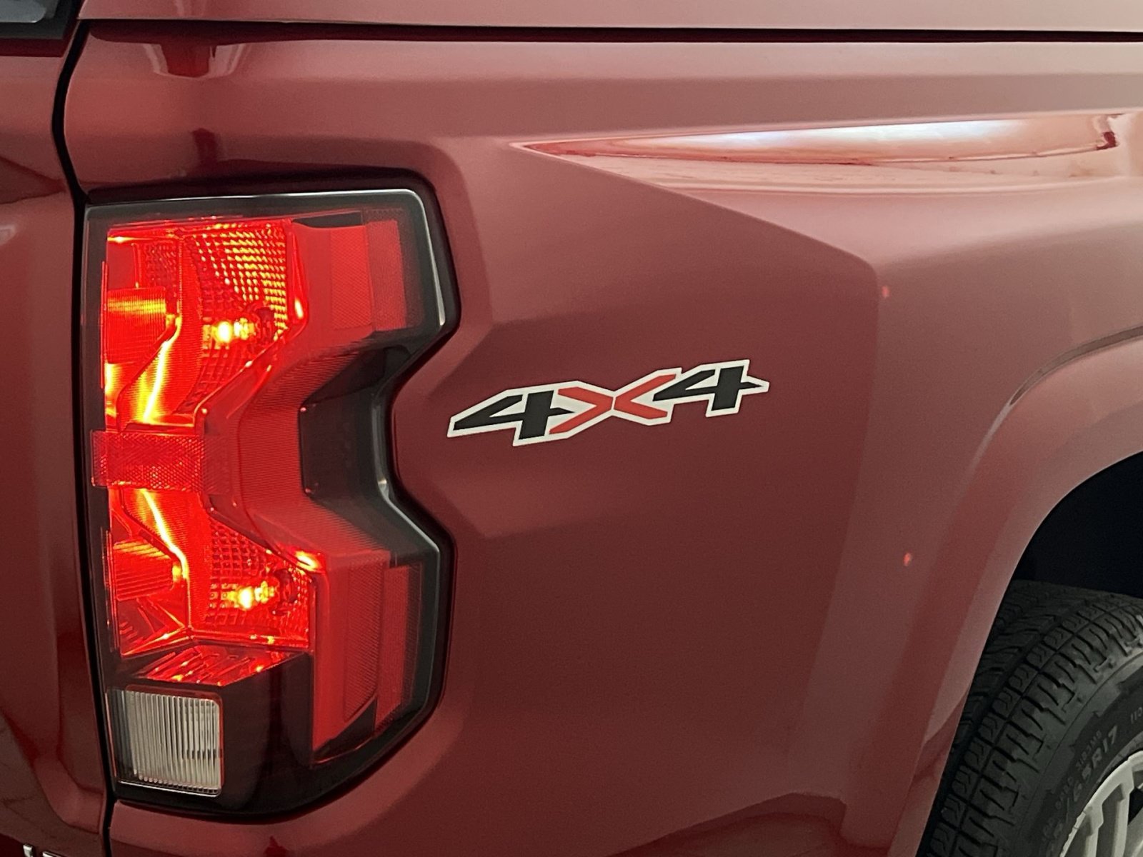 Used 2024 Chevrolet Colorado LT w/ LT Convenience Package II AWD/4WD image 28