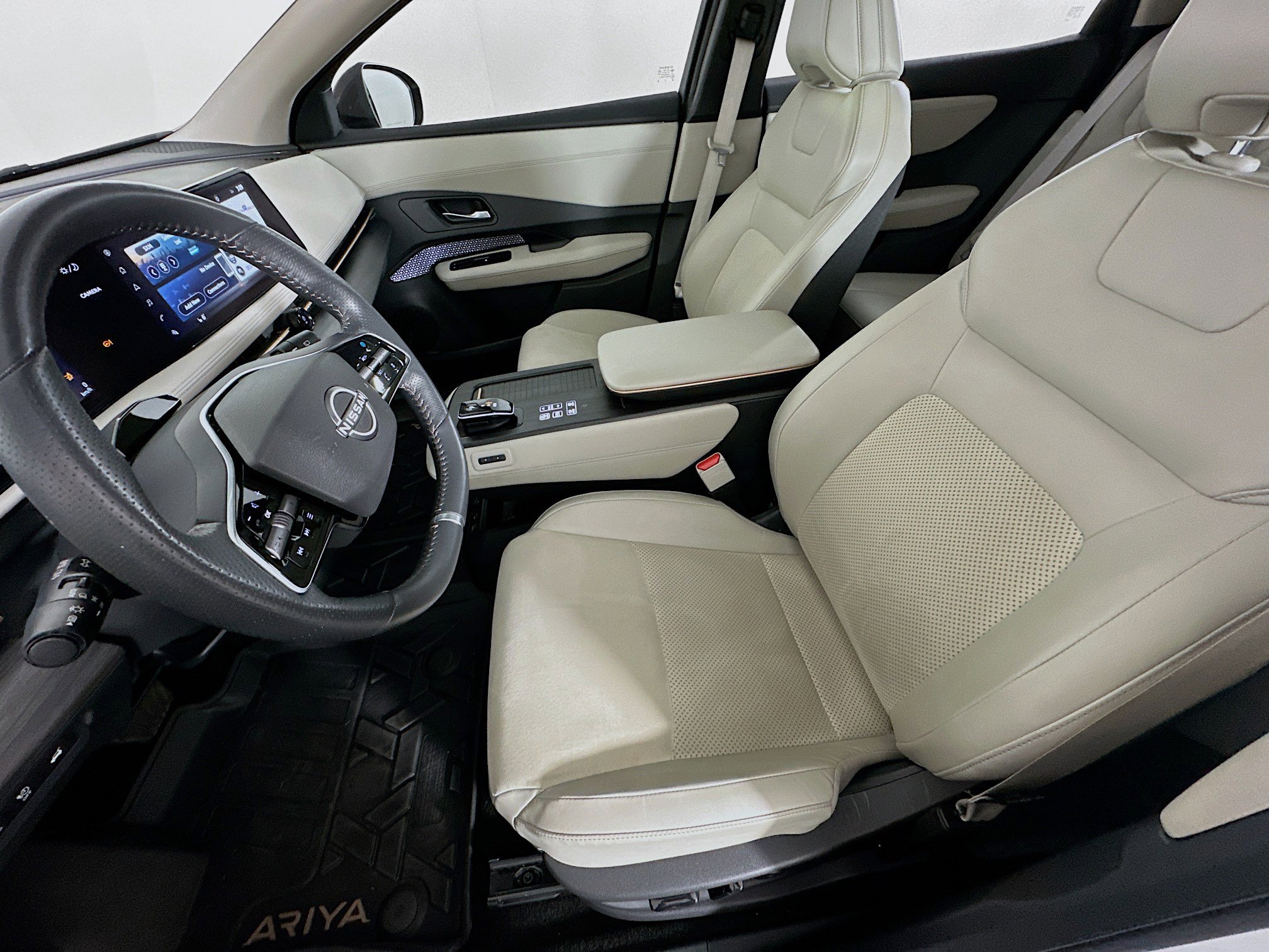 Used 2023 Nissan Ariya FWD image 13