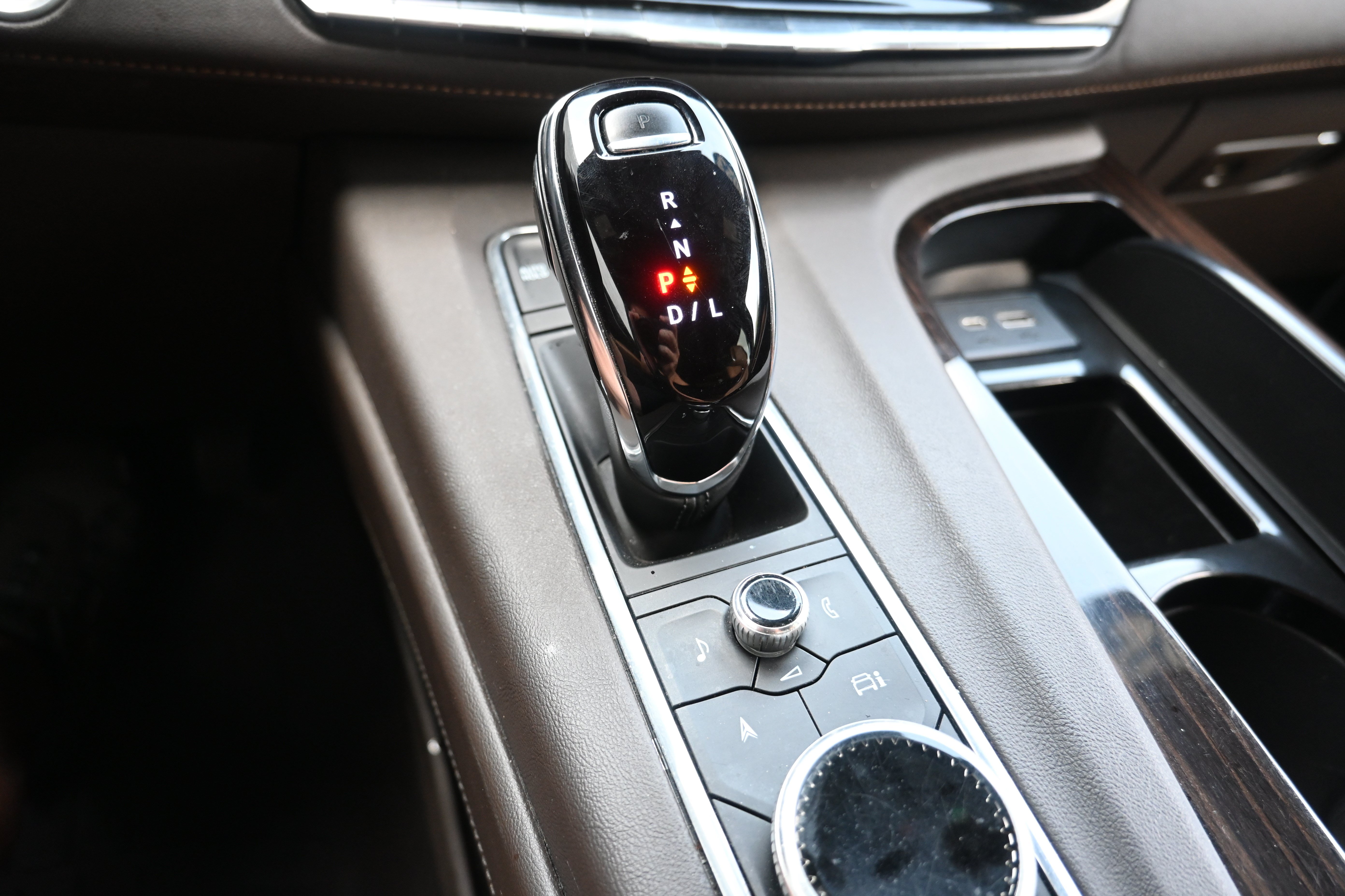 Used 2023 Cadillac Escalade Premium Luxury AWD/4WD image 28