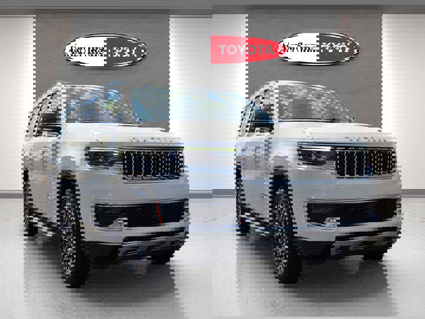 Used 2024 Jeep Wagoneer L Series II image 2