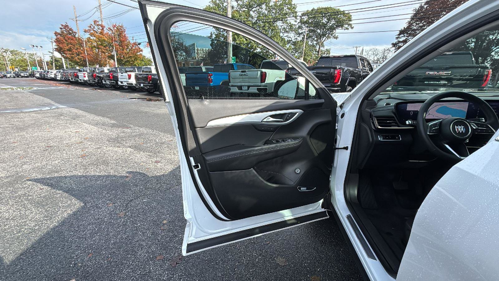 Certified 2025 Buick Envision Avenir image 12