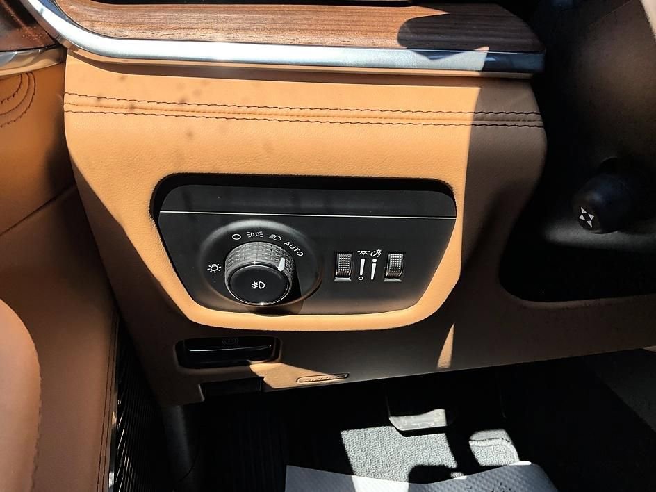 New 2026 Jeep Grand Cherokee Summit w/ Obsidian Package AWD/4WD image 16