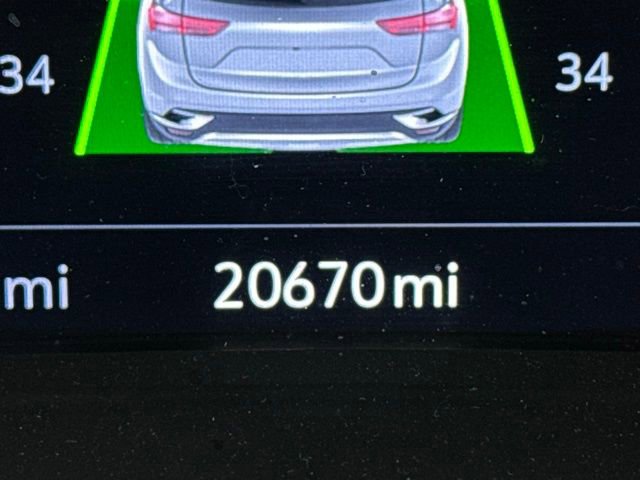 Used 2022 Buick Envision Avenir w/ Technology Package II image 32