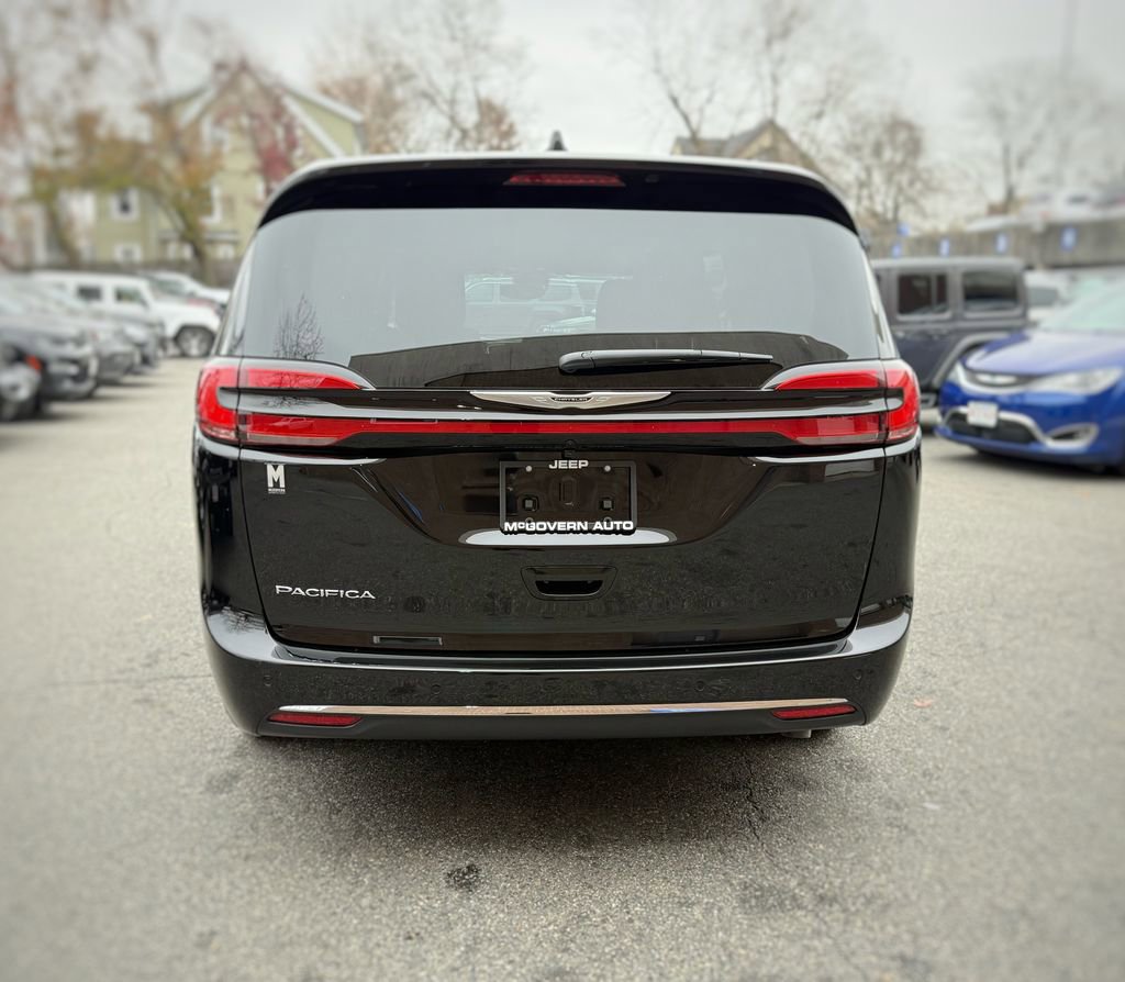 New 2026 Chrysler Pacifica Select FWD image 10