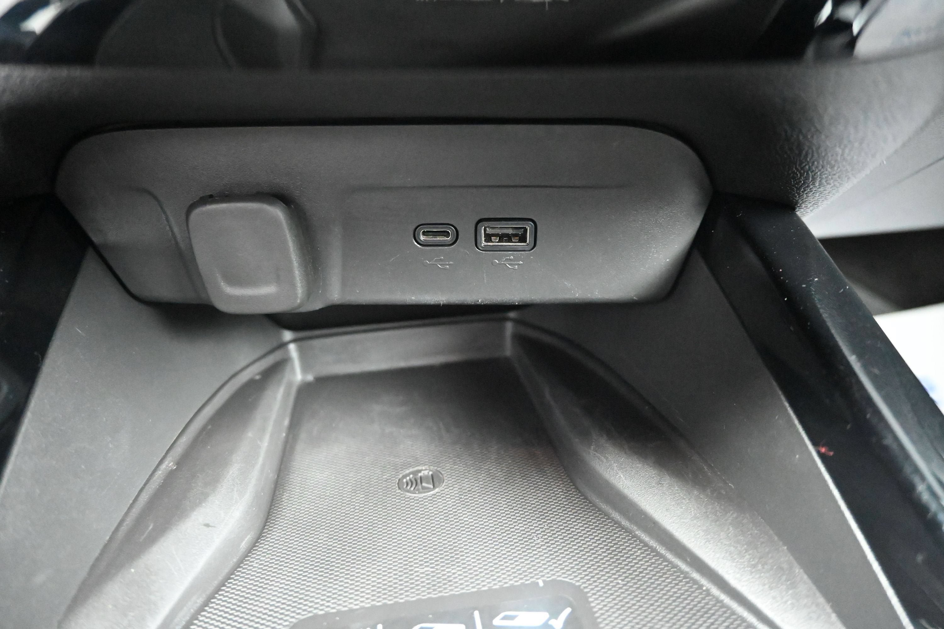 Used 2025 Chevrolet Trax RS w/ Sunroof Package FWD image 20
