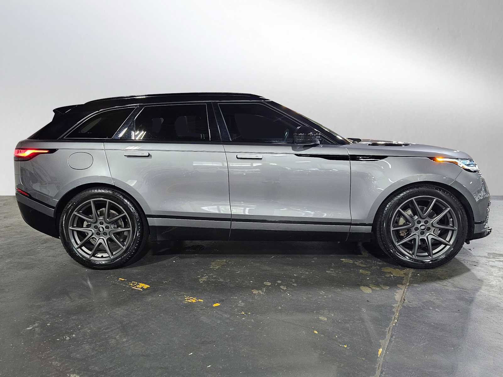 Used 2022 Land Rover Range Rover Velar R-Dynamic S AWD/4WD image 2