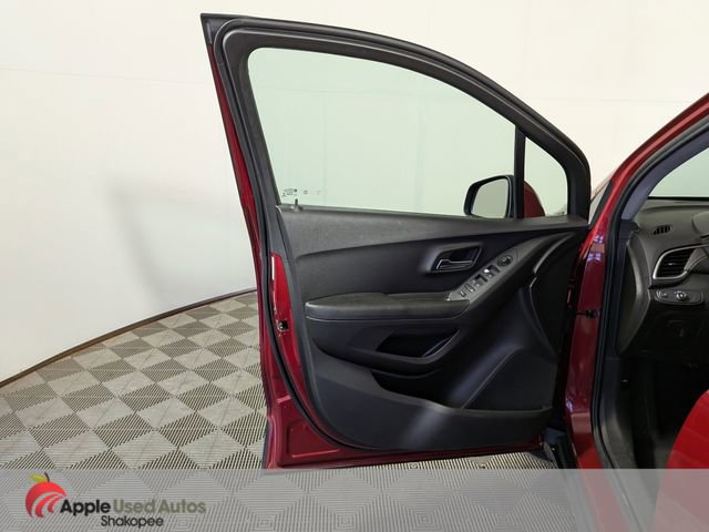 Used 2019 Chevrolet Trax LT w/ LT Convenience Package AWD/4WD image 9