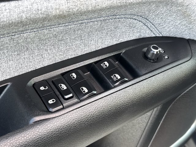 Used 2024 Jeep Compass Latitude AWD/4WD image 17