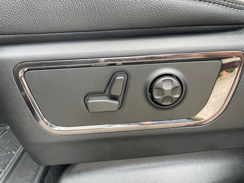 Used 2025 RAM 1500 Limited AWD/4WD image 11