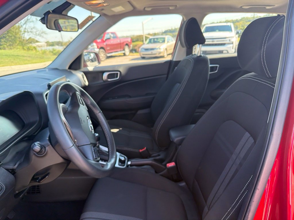 Used 2026 Hyundai Venue SEL FWD image 17