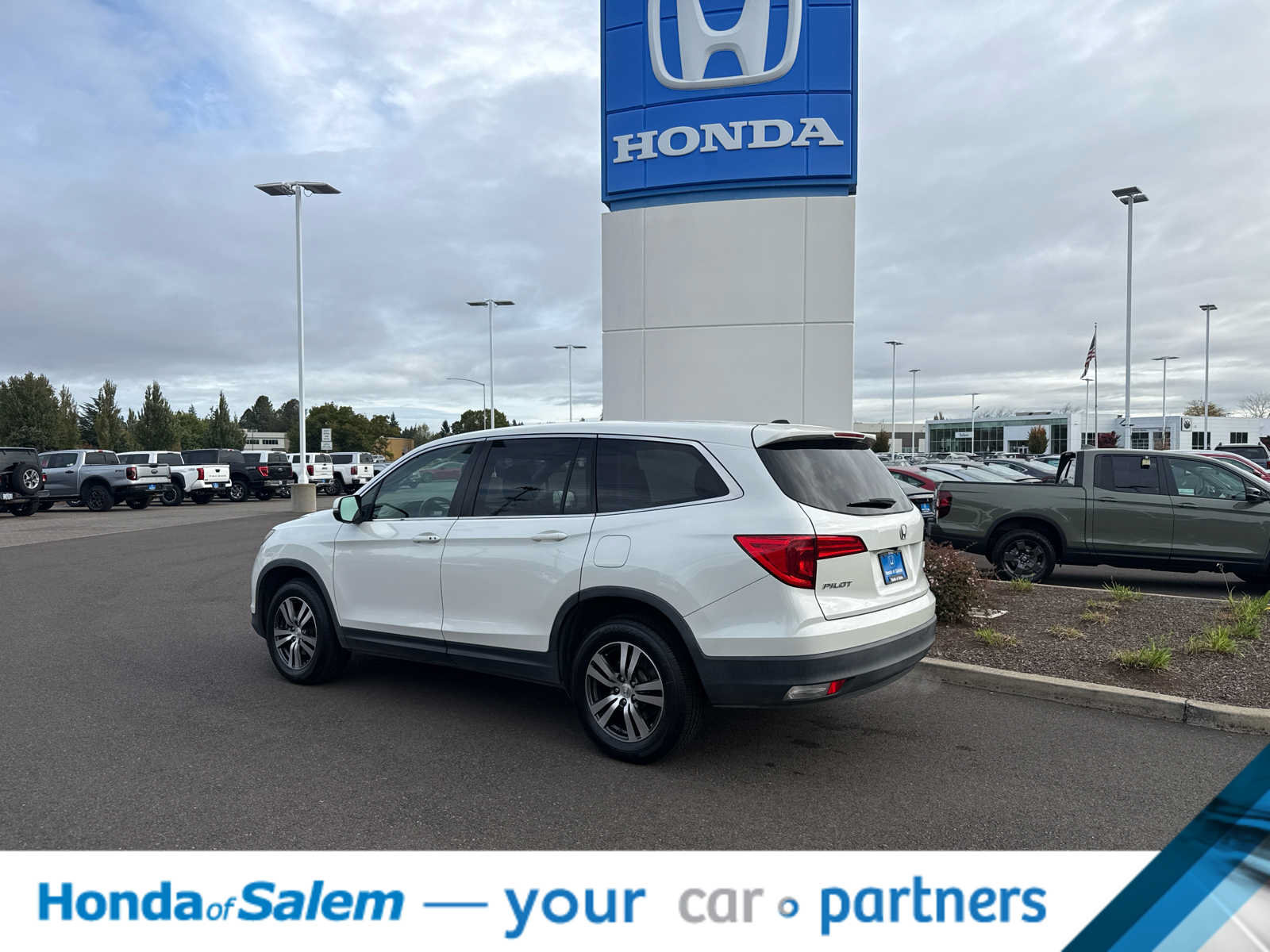 Used 2017 Honda Pilot EX-L image 4