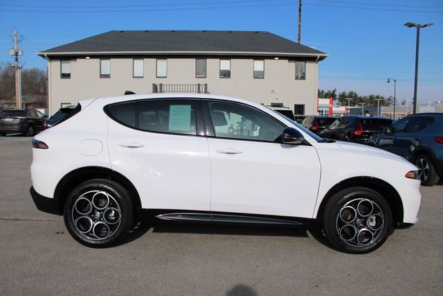 Used 2025 Alfa Romeo Tonale w/ Premium Package image 6
