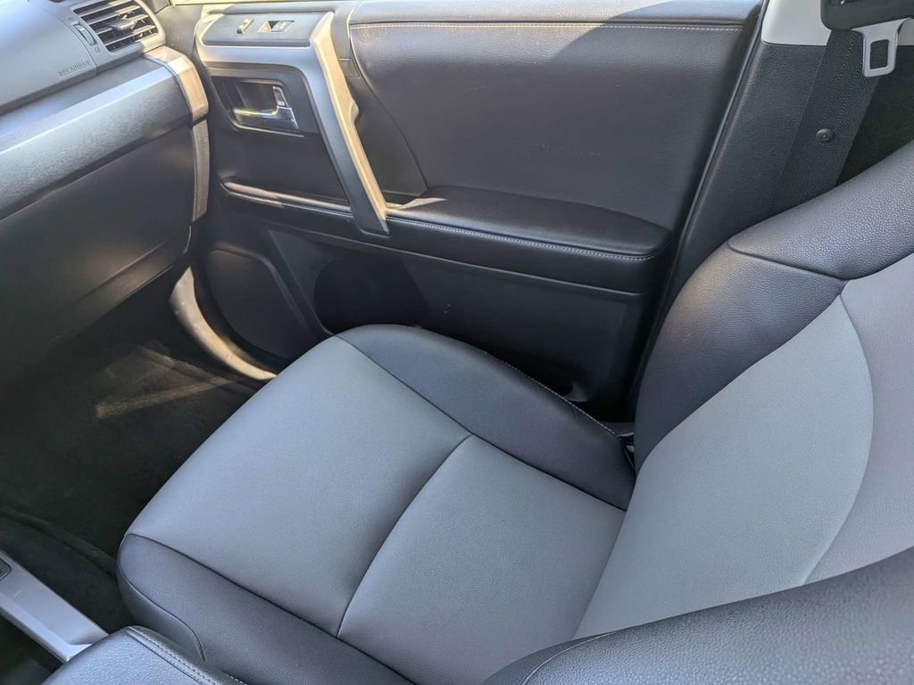 Used 2017 Toyota 4Runner SR5 Premium RWD image 17