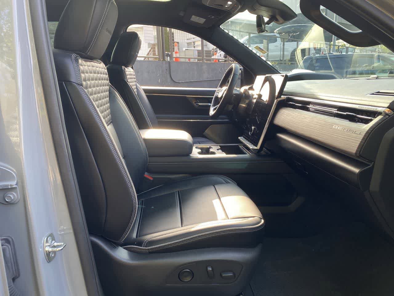 Used 2024 GMC Sierra EV Denali AWD/4WD image 18