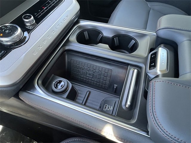 New 2025 Ford Expedition Active image 22