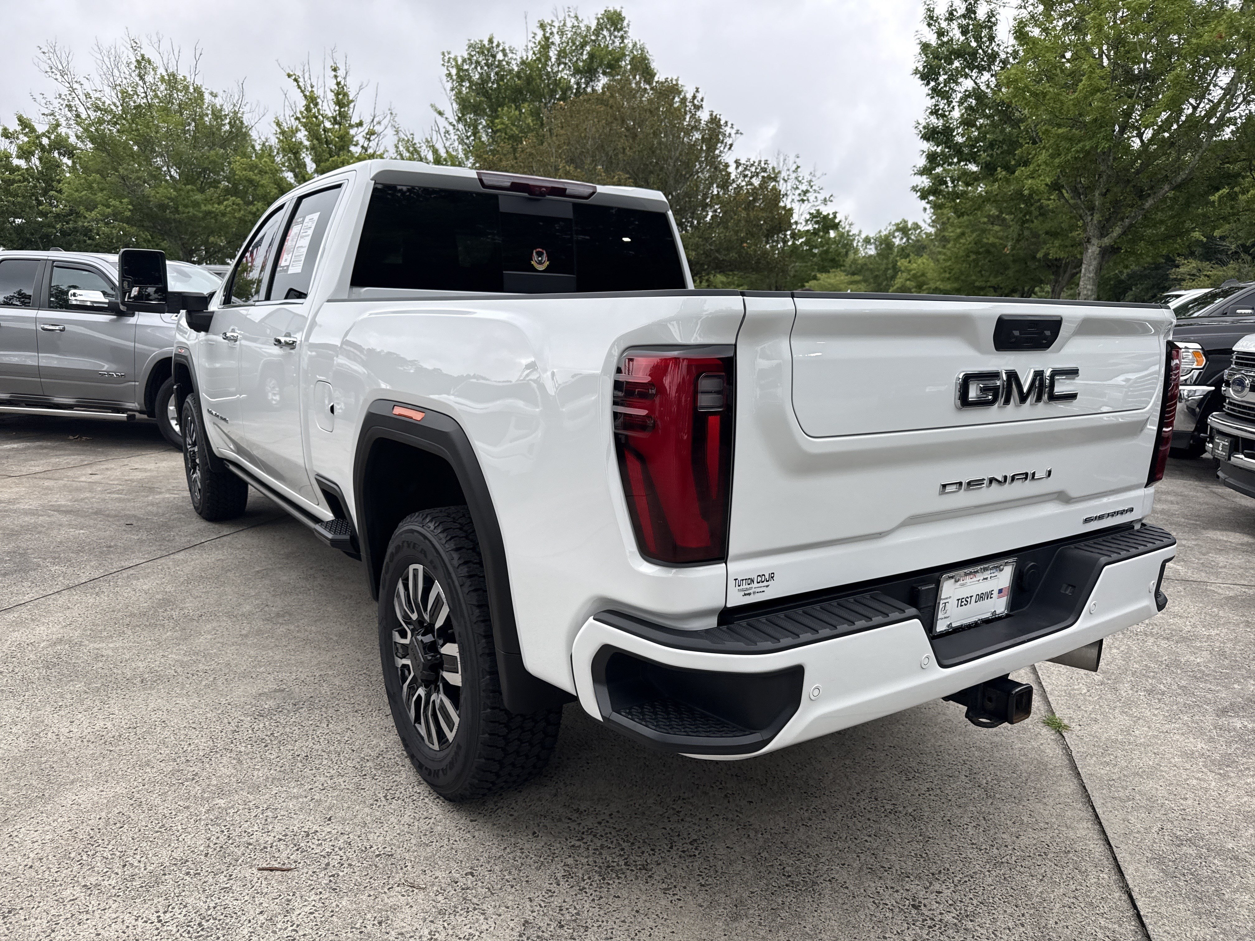 Used 2024 GMC Sierra 2500 Denali Ultimate AWD/4WD image 5