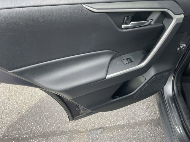 Used 2020 Toyota RAV4 XLE image 10