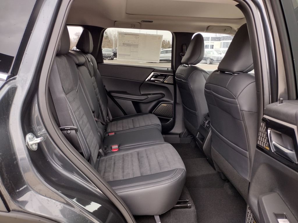 New 2026 Mitsubishi Outlander SE image 11