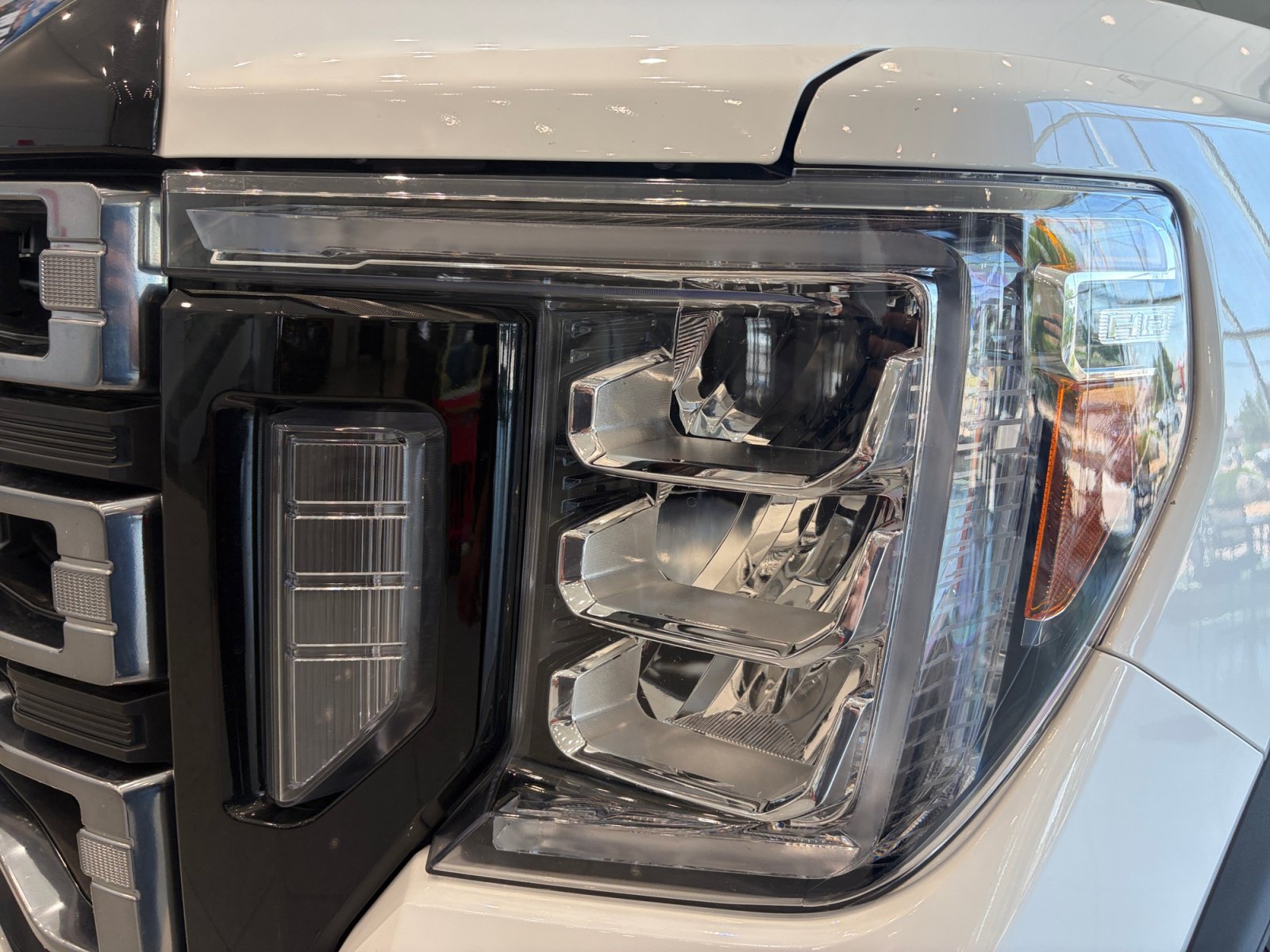 Used 2022 GMC Sierra 2500 AT4 w/ AT4 Premium Plus Package AWD/4WD image 9