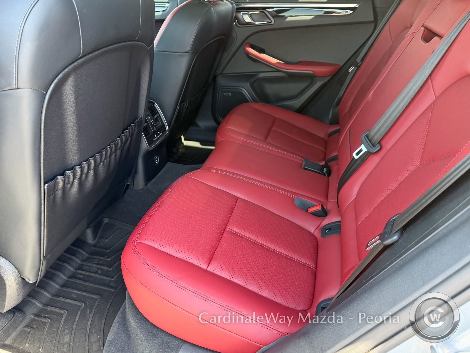 Used 2025 Porsche Macan S AWD/4WD image 19