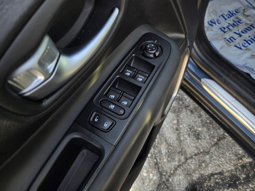 Used 2022 Jeep Renegade Latitude image 13