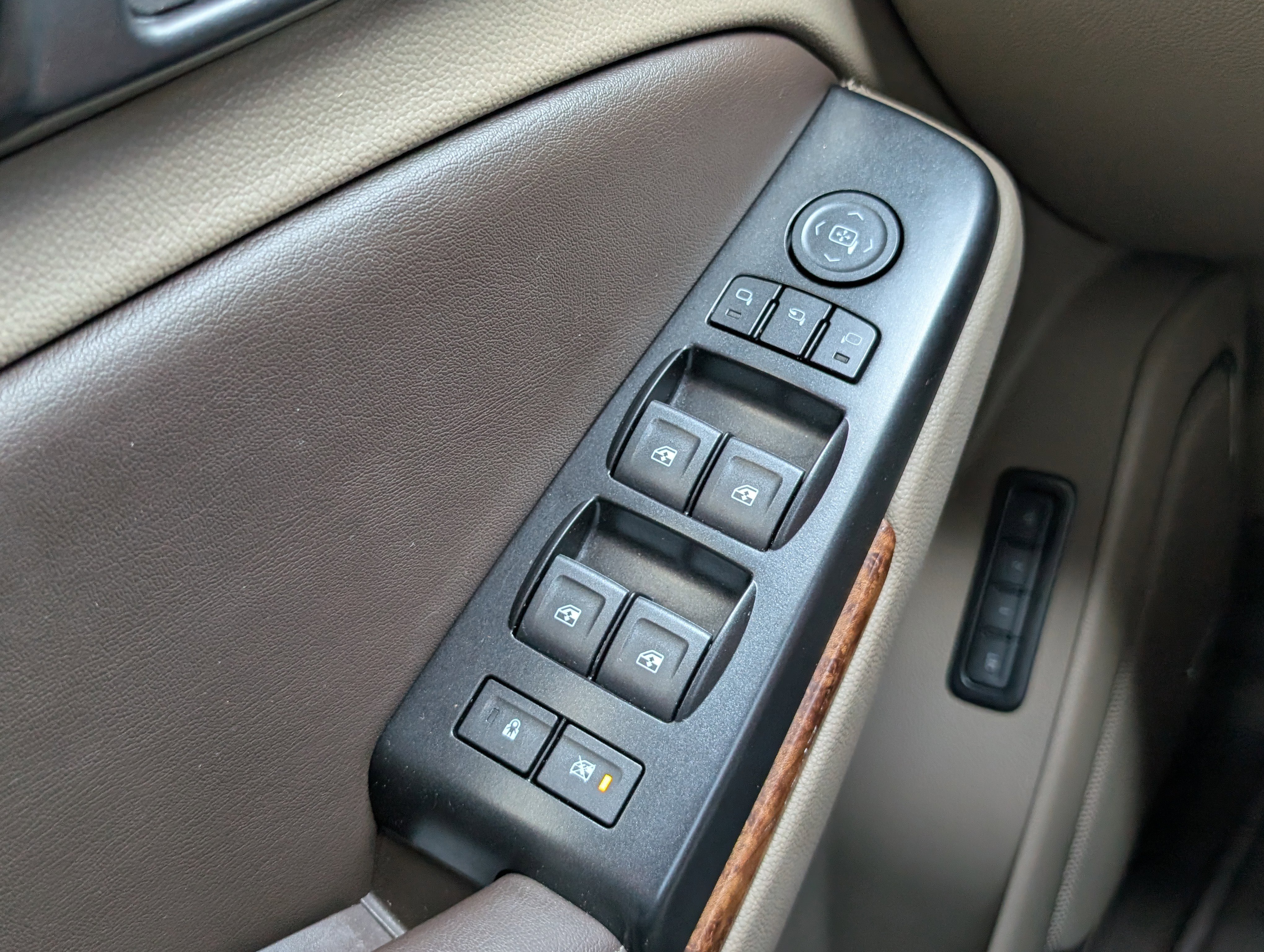 Used 2020 Chevrolet Suburban Premier RWD image 22