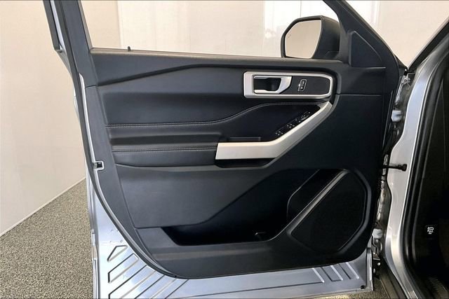 Used 2022 Ford Explorer XLT AWD/4WD image 21
