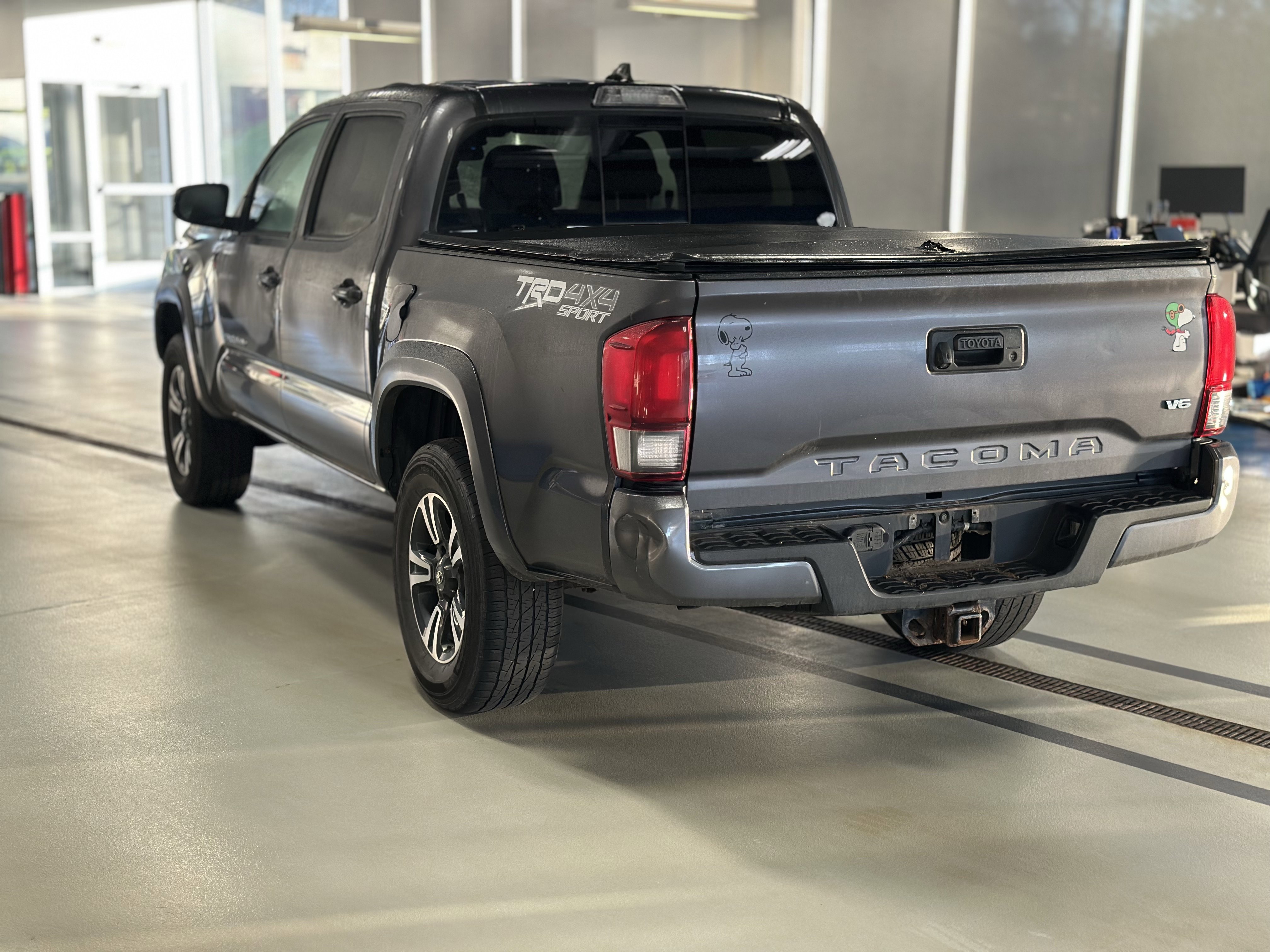 Used 2018 Toyota Tacoma TRD Sport AWD/4WD image 8