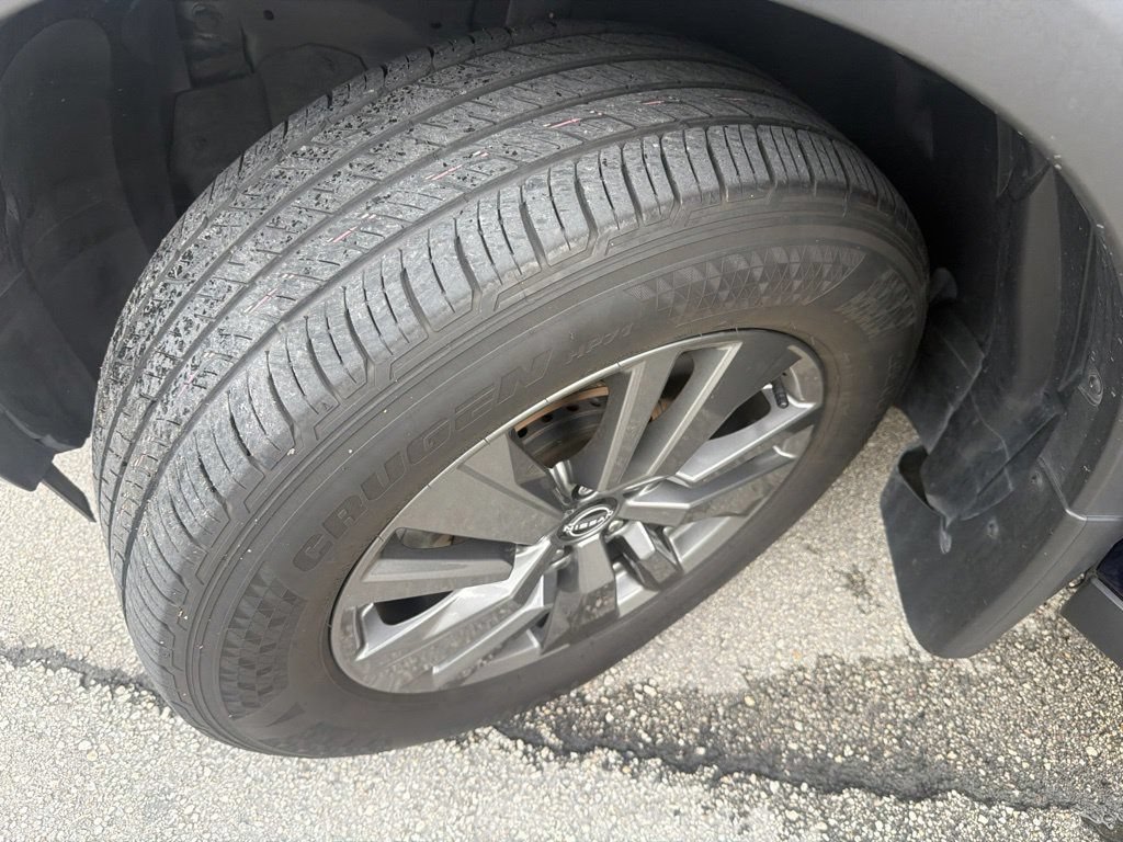 Used 2024 Nissan Pathfinder SV FWD image 10