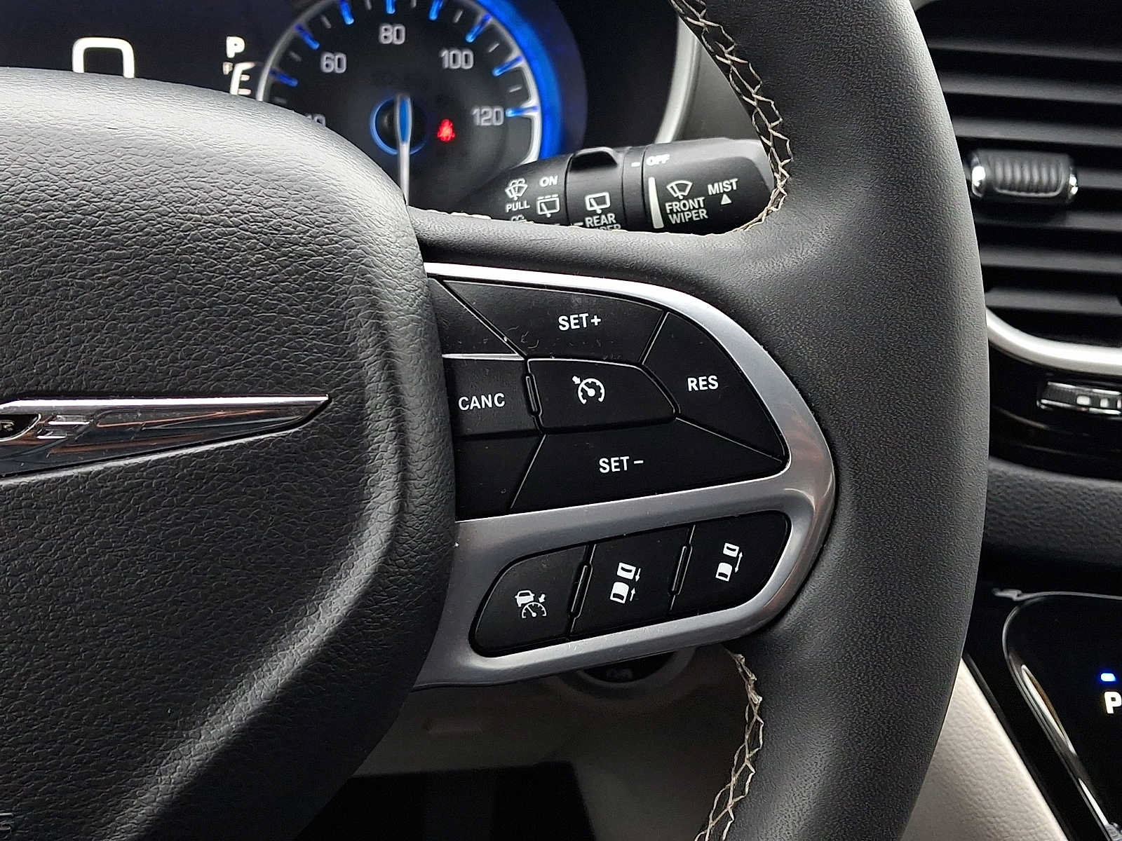 Certified 2023 Chrysler Pacifica Touring-L FWD image 25
