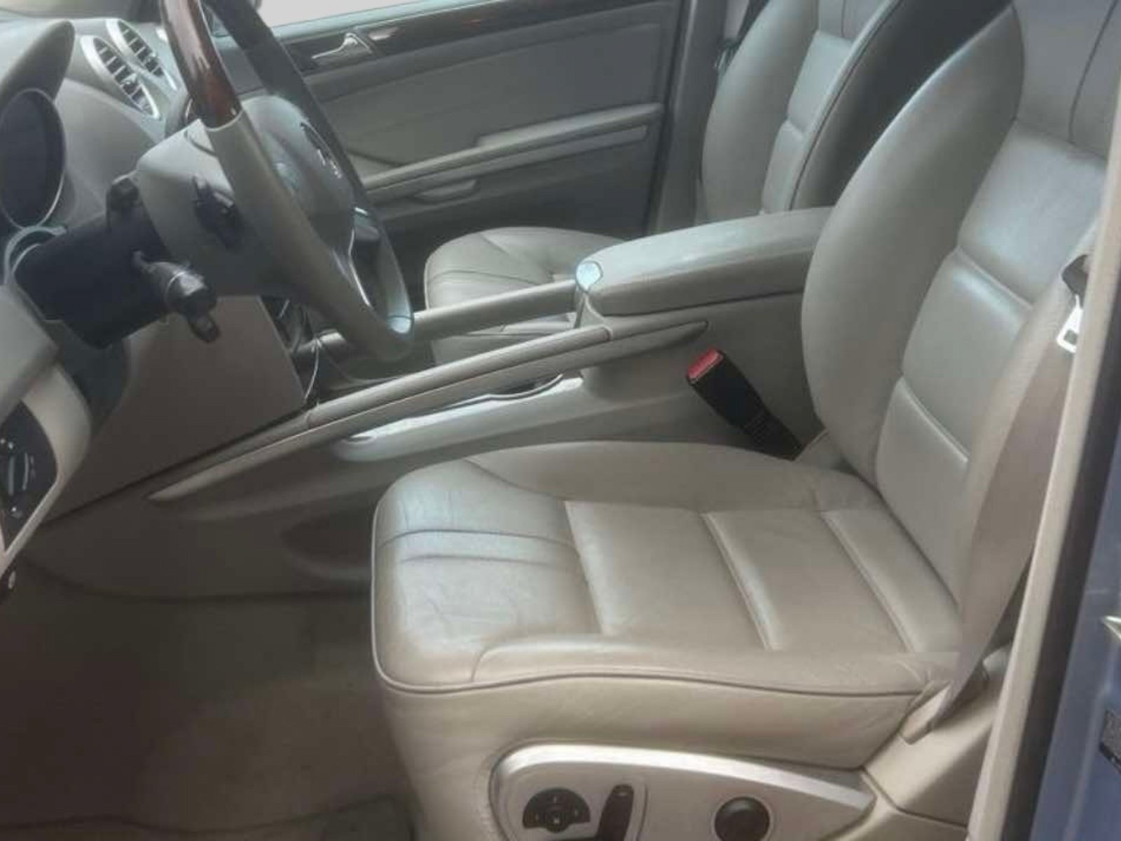 Used 2009 Mercedes-Benz ML 550 4MATIC image 3