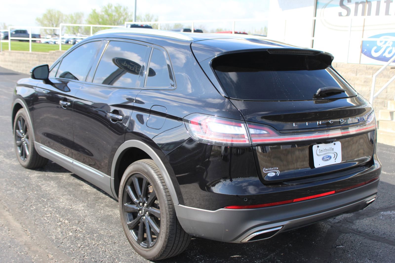 Used 2023 Lincoln Nautilus Reserve w/ Monochromatic Package AWD/4WD image 4