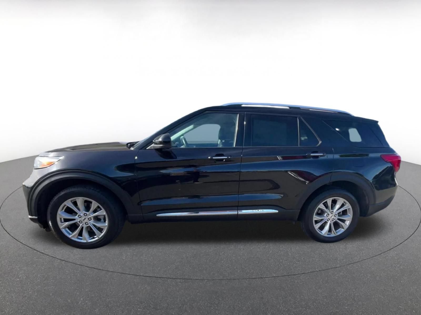 Used 2024 Ford Explorer Limited AWD/4WD image 8