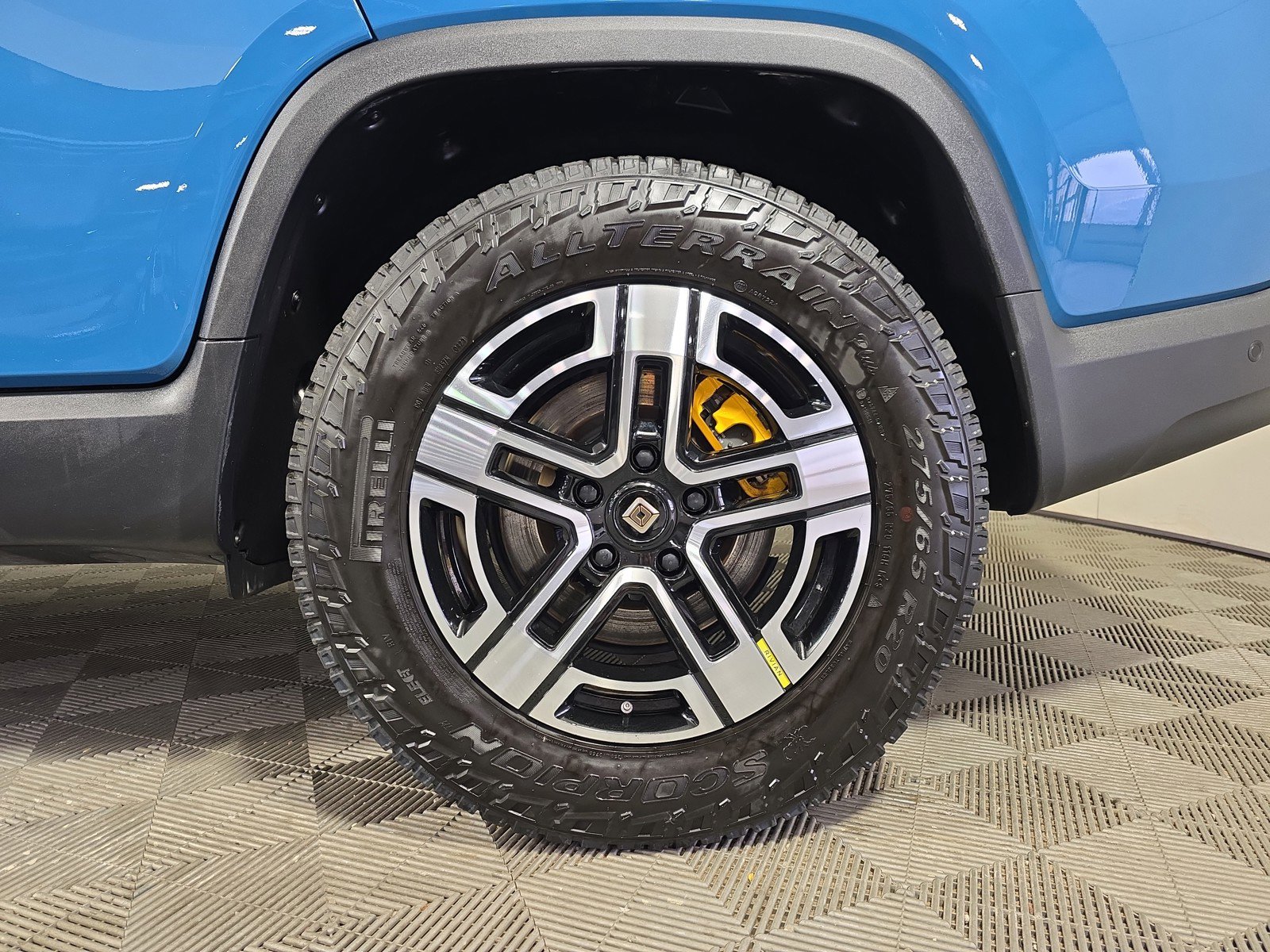 Used 2023 Rivian R1T Adventure image 10