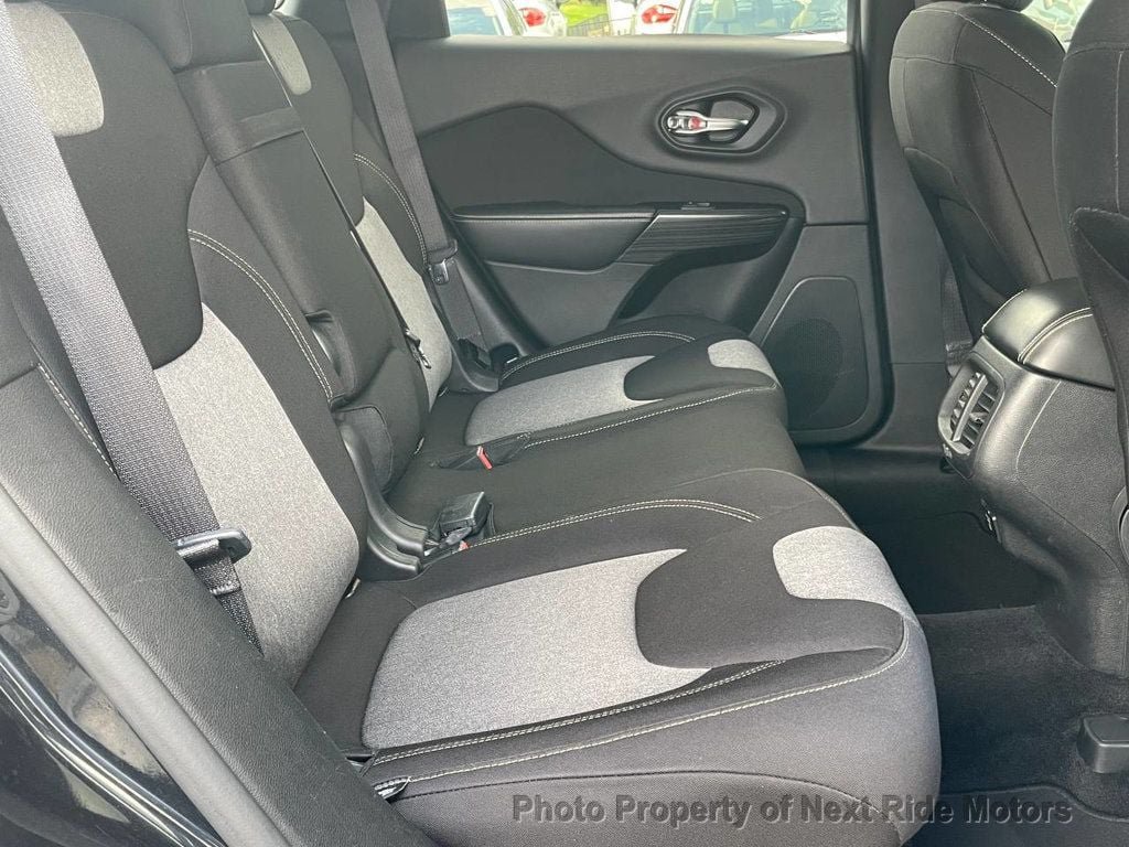 Used 2014 Jeep Cherokee Latitude FWD image 12