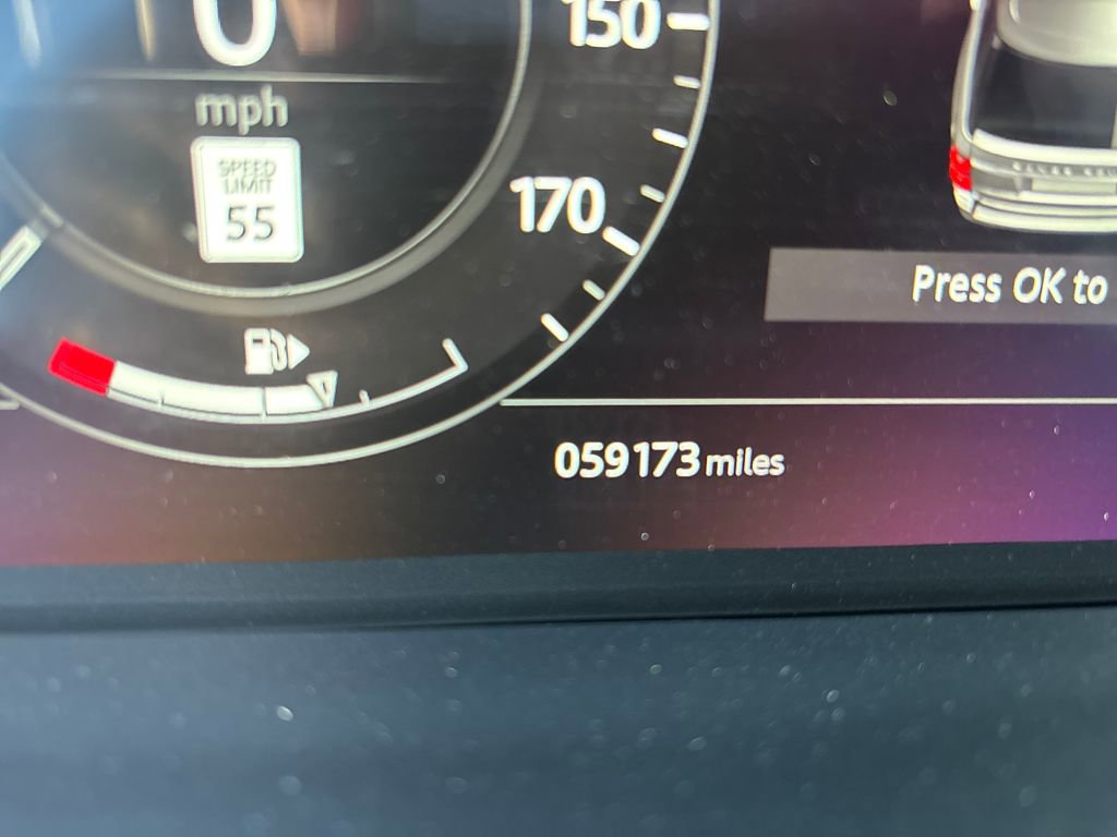 Used 2020 Land Rover Range Rover HSE image 17