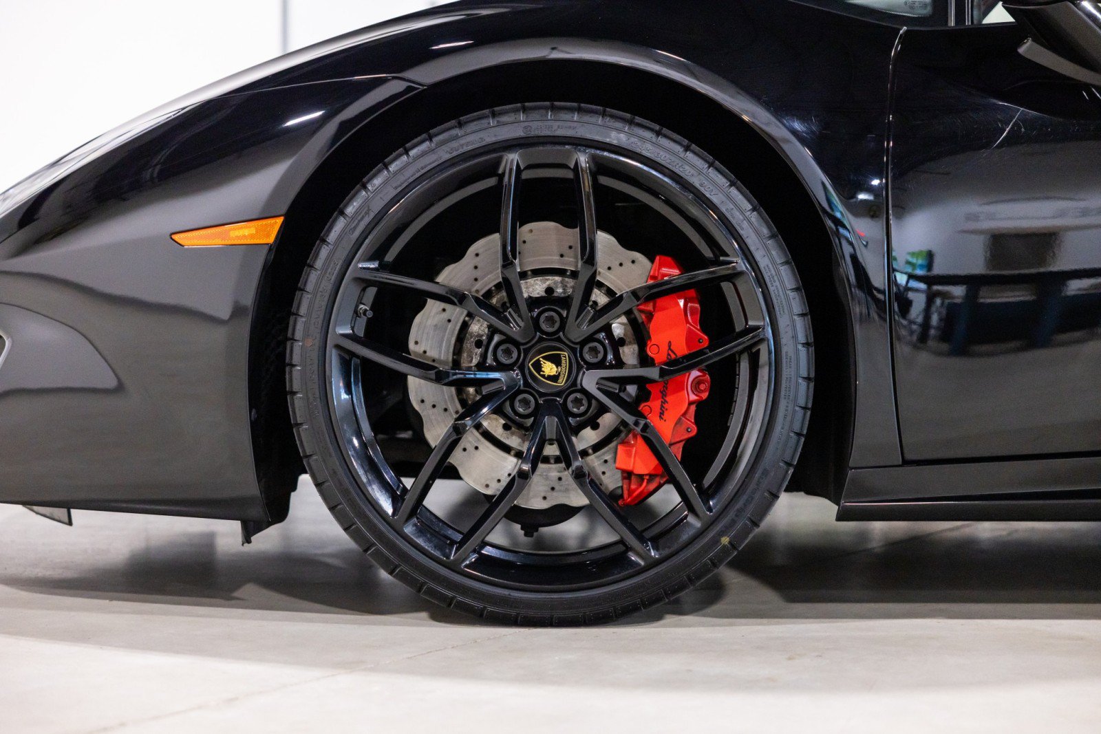 Used 2017 Lamborghini Huracan LP 580-2 RWD image 19