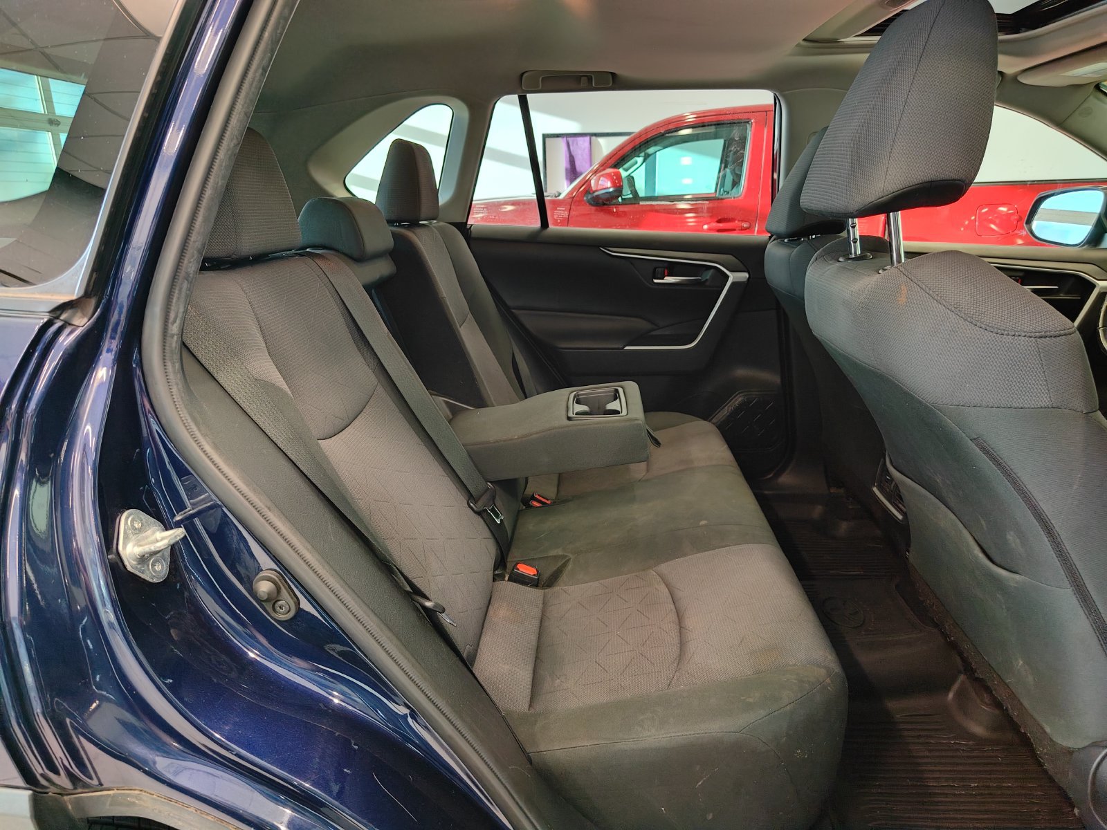 Used 2019 Toyota RAV4 XLE w/ Convenience Package AWD/4WD image 15