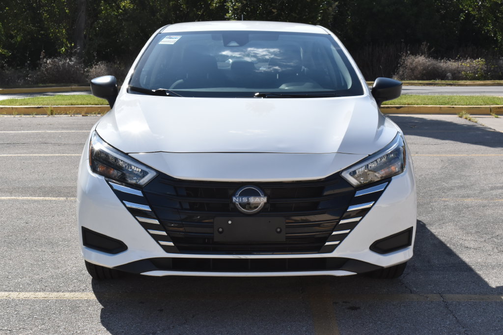 Used 2025 Nissan Versa S FWD image 3