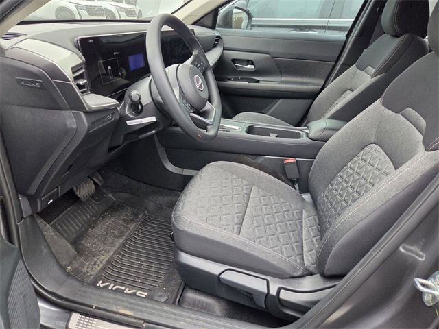 Used 2026 Nissan Kicks SV w/ SV Premium Package image 5