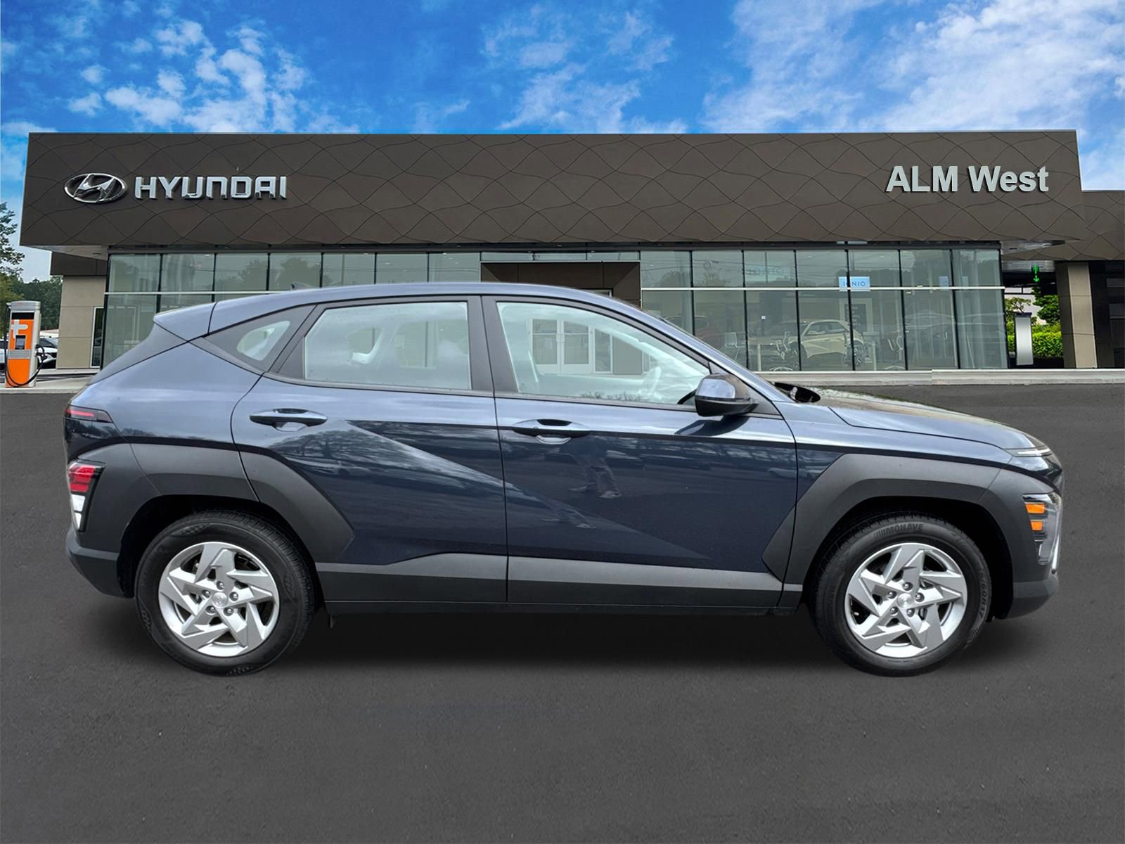 Used 2025 Hyundai Kona SE image 4