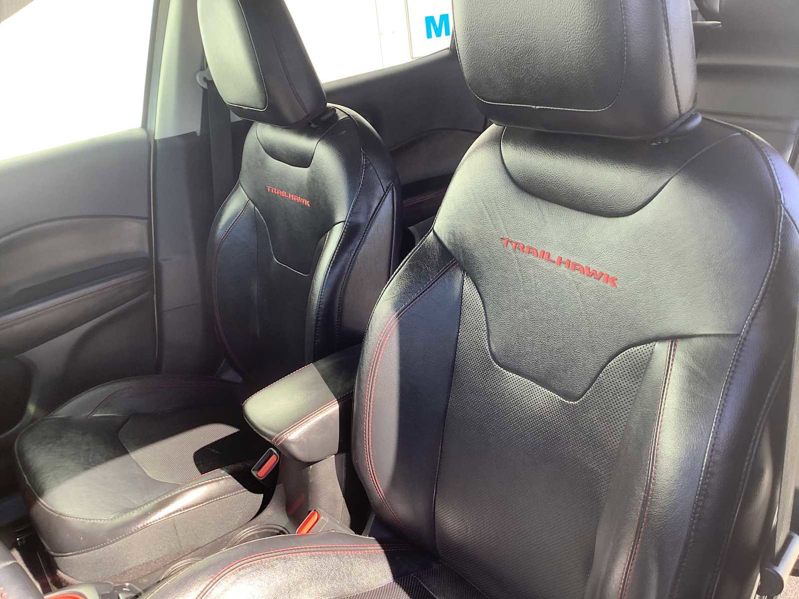 Used 2018 Jeep Compass Trailhawk w/ Leather Interior Group AWD/4WD image 11