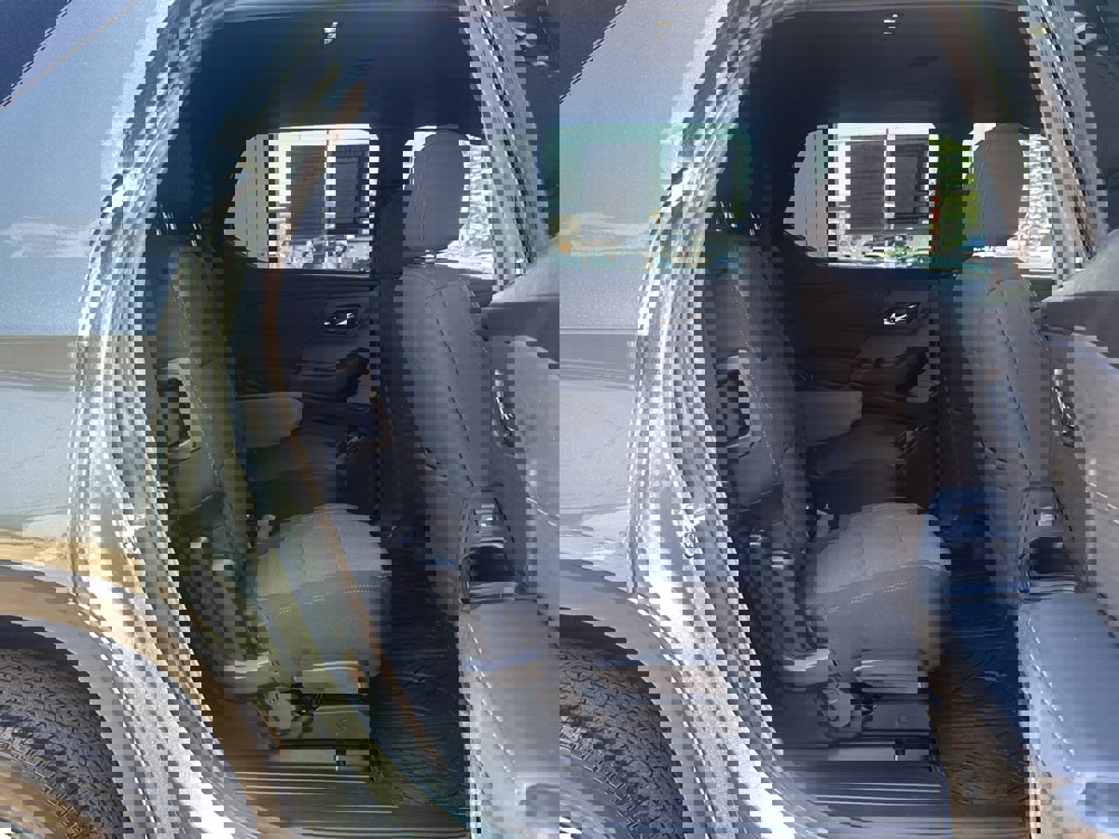 Used 2023 Chevrolet Traverse LT w/ Rear Camera Mirror Package image 19