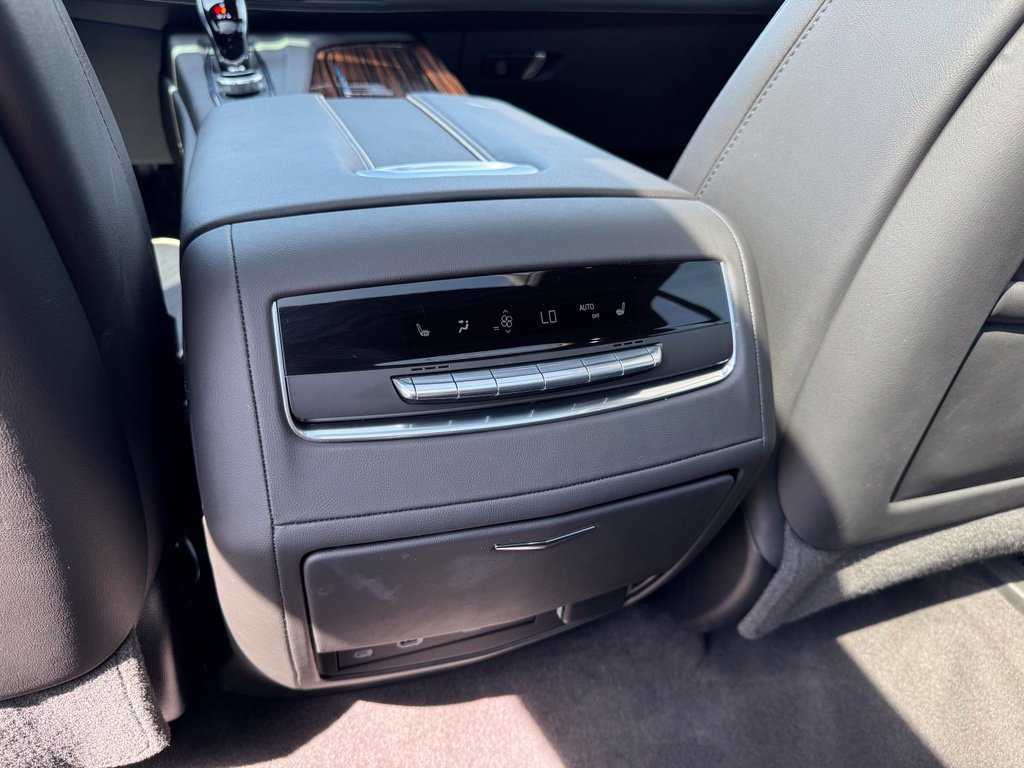 Certified 2024 Cadillac Escalade Premium Luxury w/ Performance Package AWD/4WD image 19