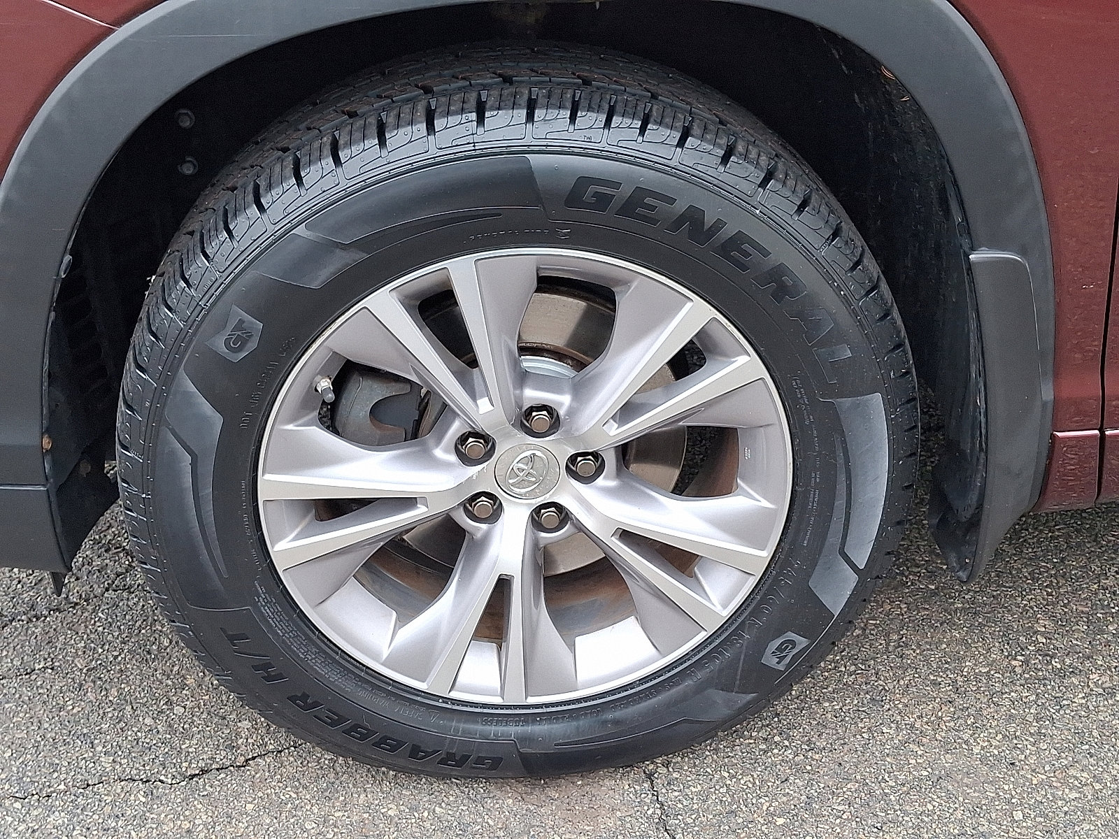 Used 2014 Toyota Highlander XLE image 11