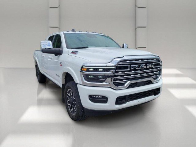 Used 2025 RAM 2500 Limited AWD/4WD image 3