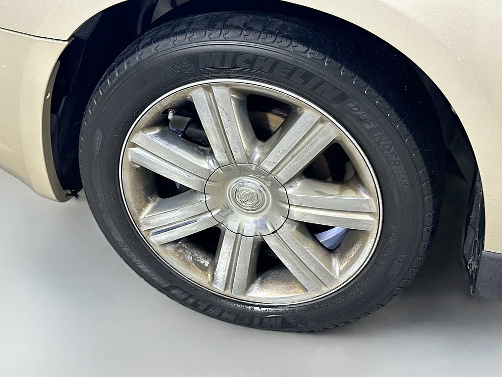 Used 2010 Chrysler Sebring Limited image 29