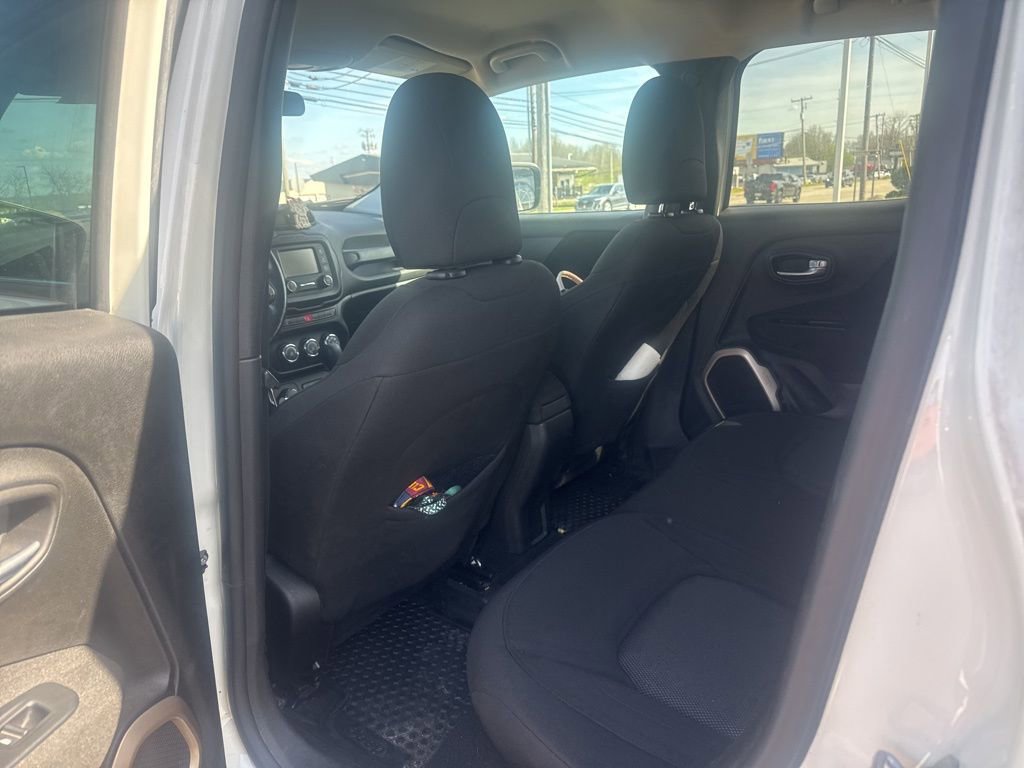 Used 2017 Jeep Renegade Latitude w/ Cold Weather Group image 10