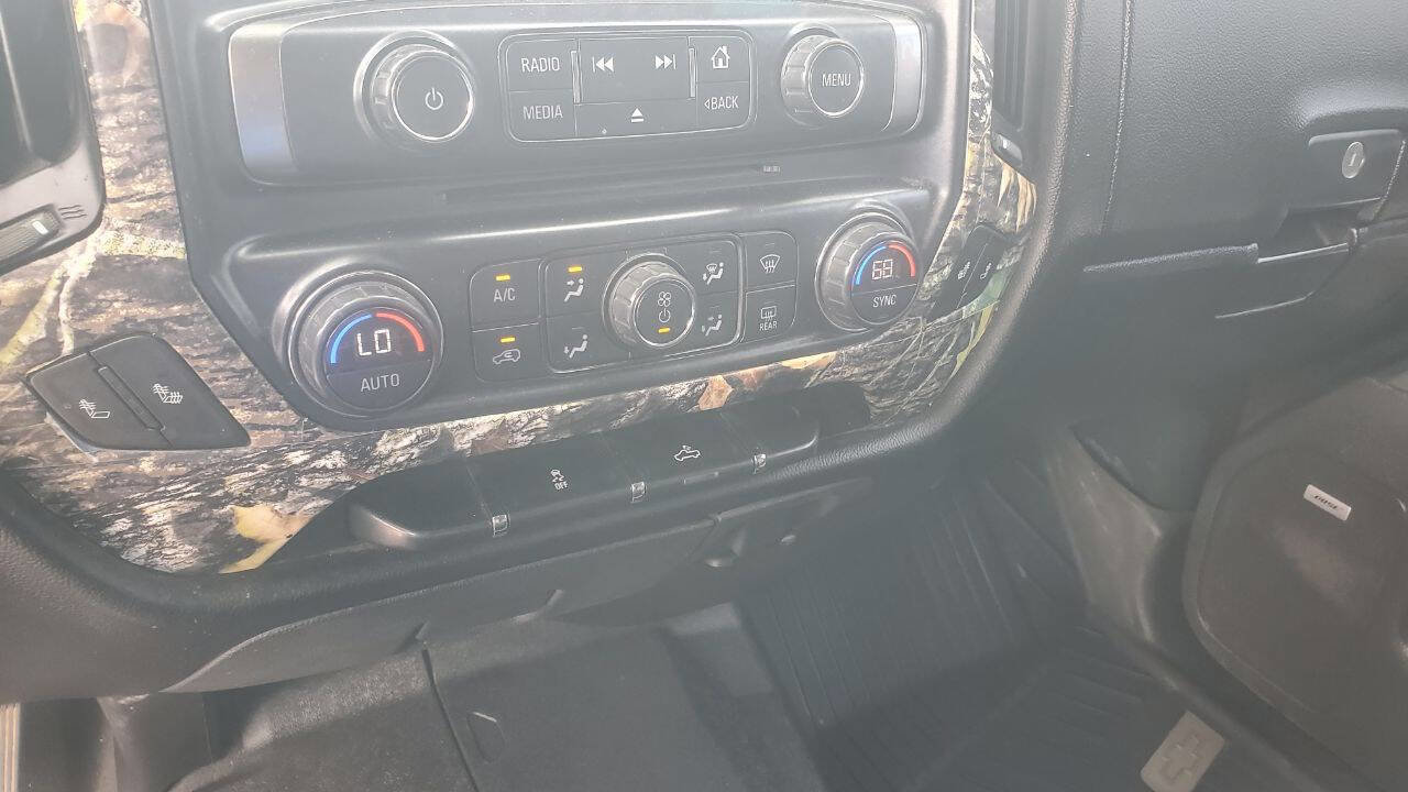 Used 2018 Chevrolet Silverado 1500 LT w/ Texas Edition RWD image 19