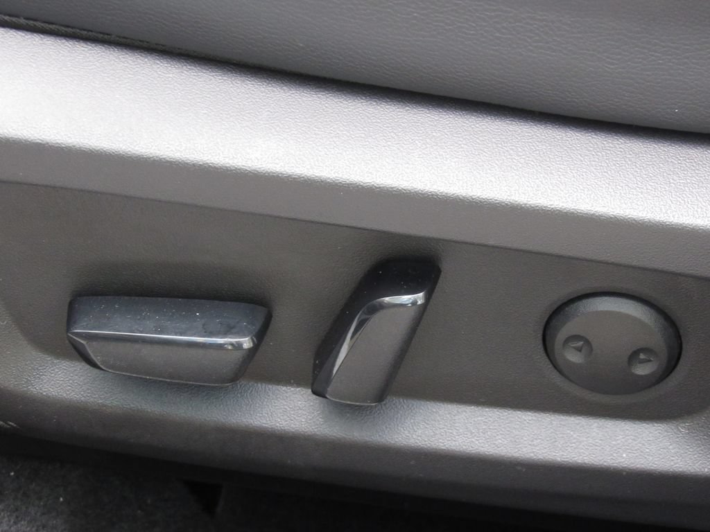 Used 2024 Mitsubishi Outlander 4WD Plug-In Hybrid image 12
